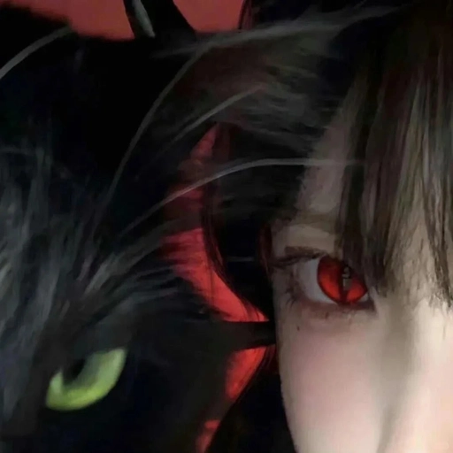 aesthetic vampire pfp red eyes