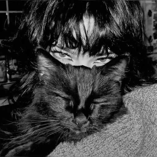 aesthetic black and white pfp girl