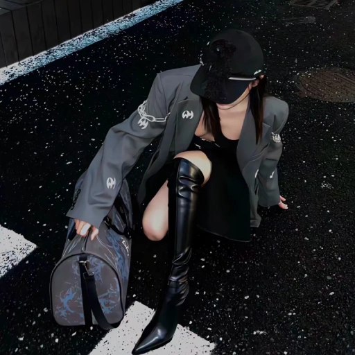 soft focus aesthetic pfp black profile photo in HD 