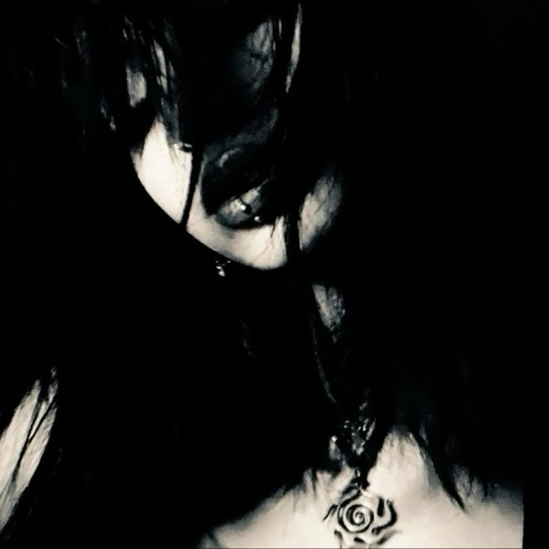 aesthetic anime pfp dark tone