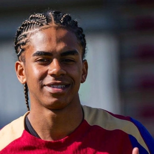 lamine yamal football pfp