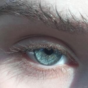 eye pfp modern minimalist