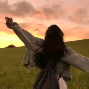 girly pfp elegant hairstyle