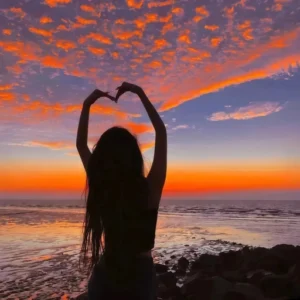 girly pfp with sparkly eyes