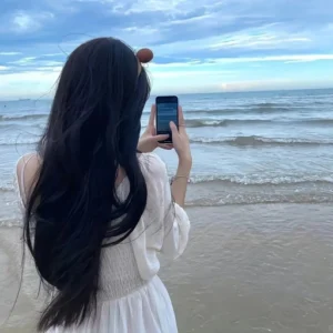 stylish pfp girl close up